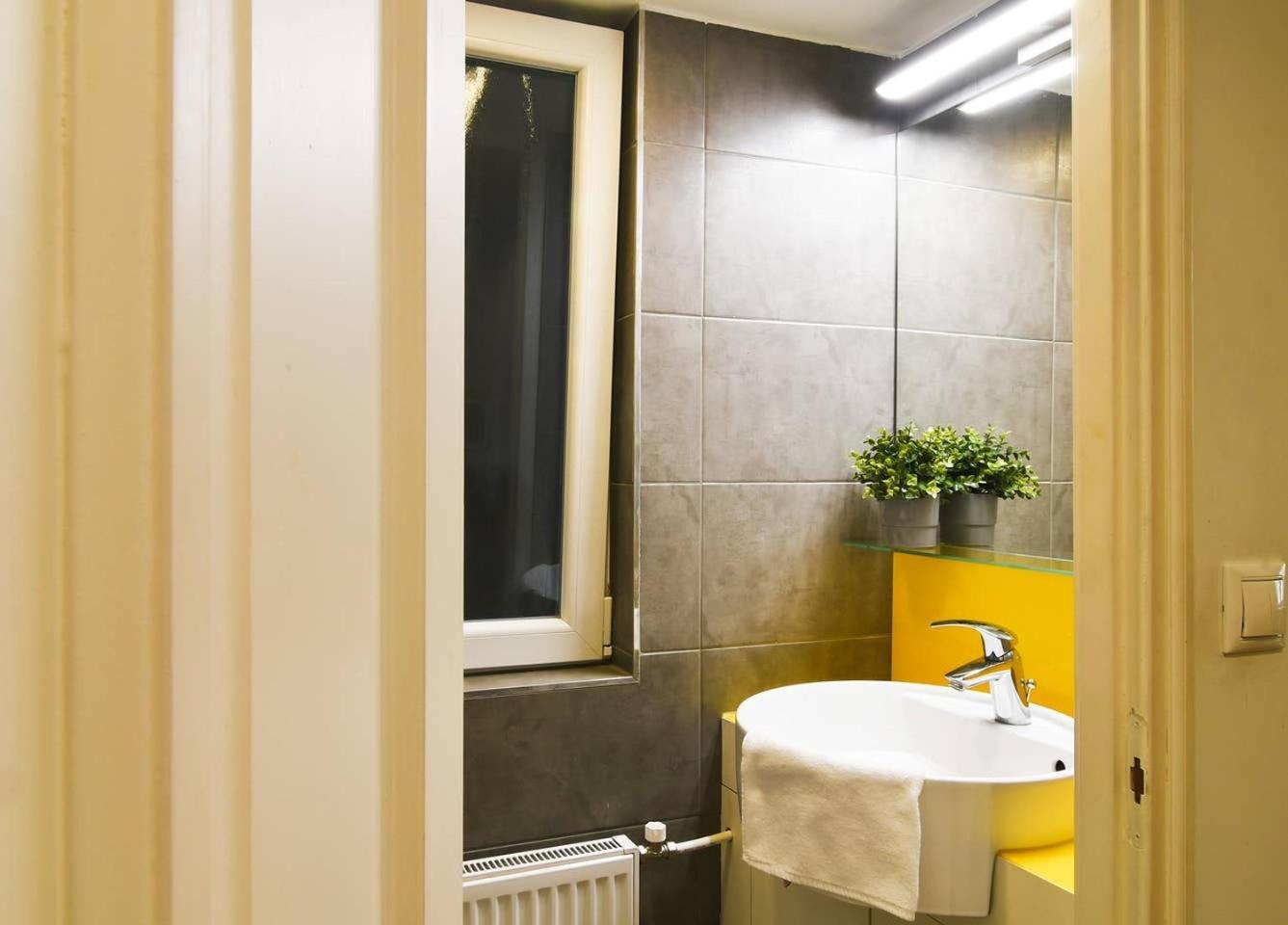 Central & Colorful Studio With Air Conditioning Budapest Exterior photo