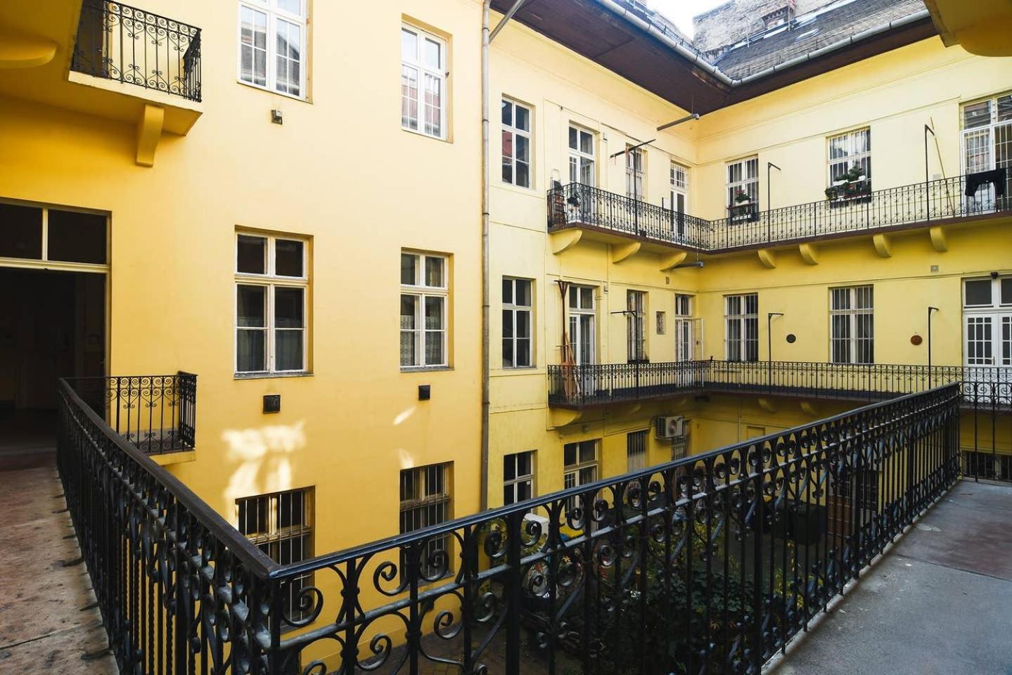 Central & Colorful Studio With Air Conditioning Budapest Exterior photo